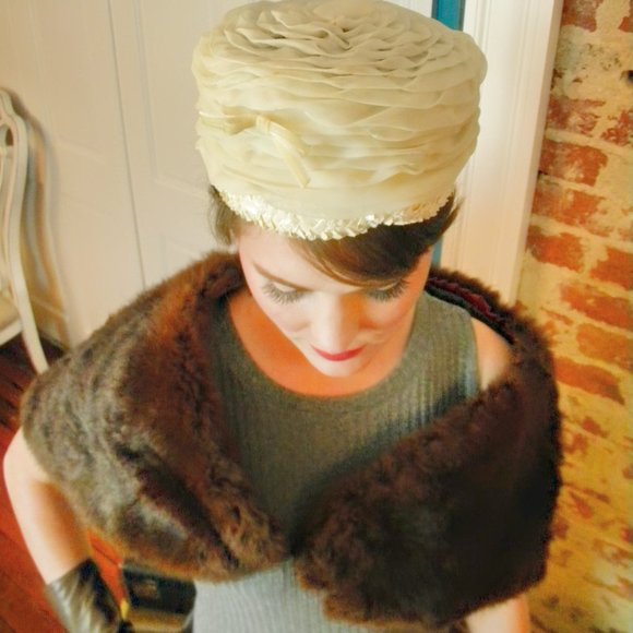 Vintage Union Made ivory tan straw and satin pillbox turban hat fascinator OS main image 4